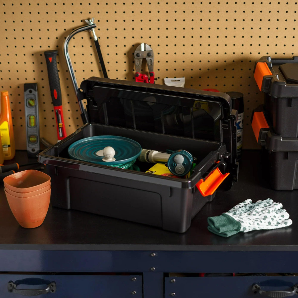 Heavy Duty Plastic Storage Bins with Lockable Lids, Black Y589